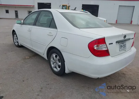 2003 Toyota Camry Le z USA, uszkodzony, nr VIN 4T1BE32K13U254254